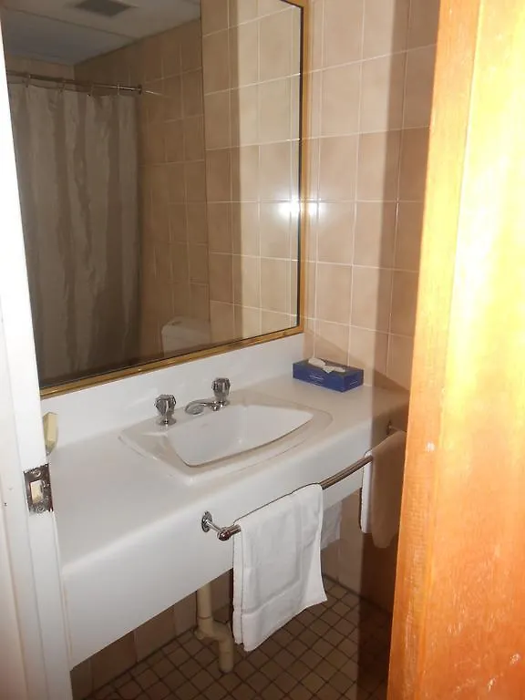 Cambridge Hotel Motel Rockhampton 3*,  Australia
