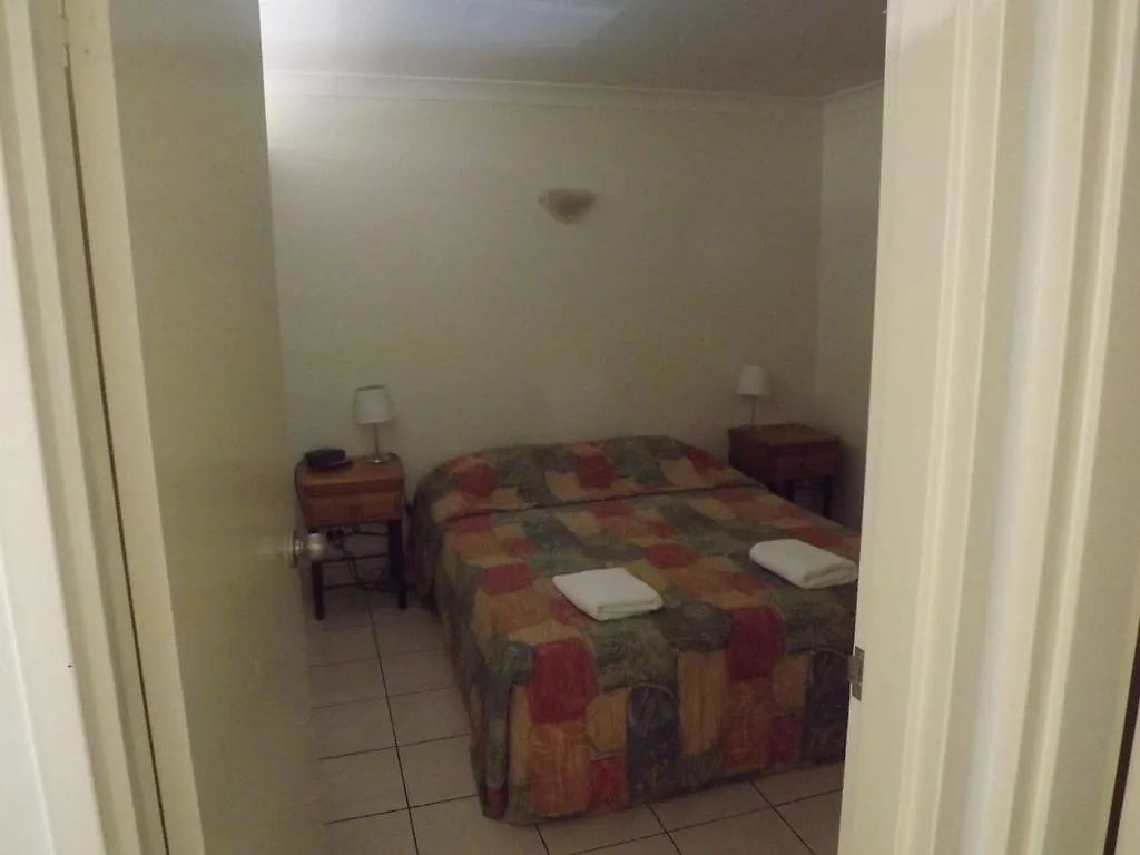 Cambridge Hotel Motel Rockhampton 3*,